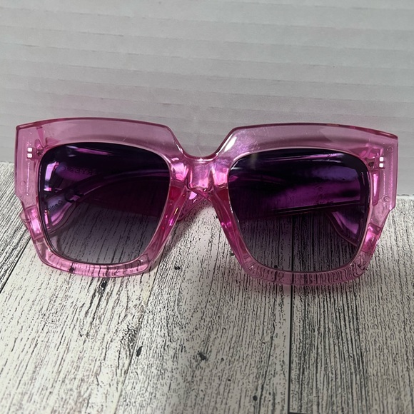 FRYE AND CO. Accessories - Women’s Frye & Co. Pink Oversized Square Frame 100% UV Sunglasses